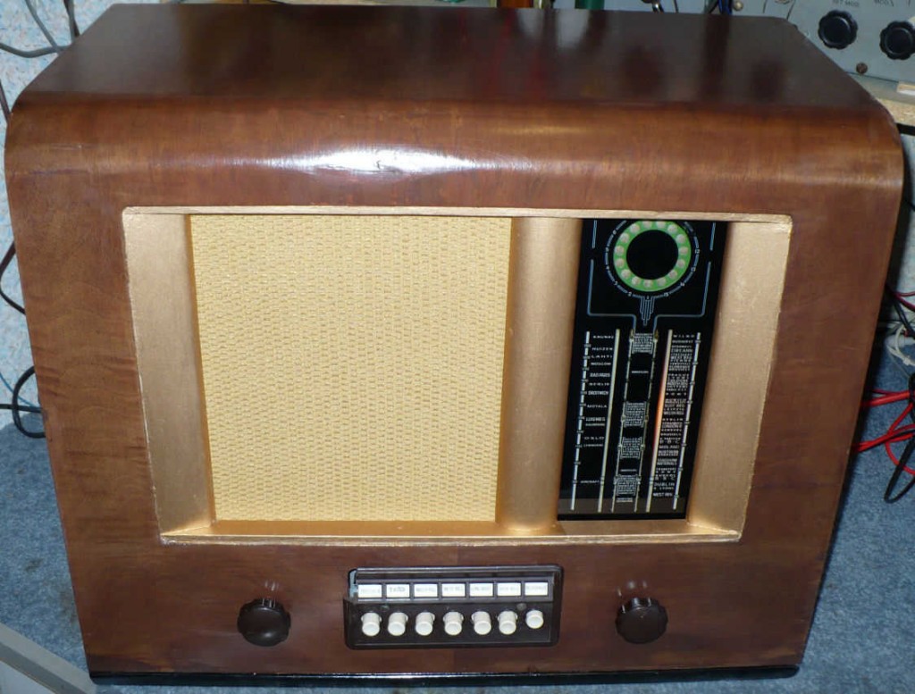 Bush PB83 Radio