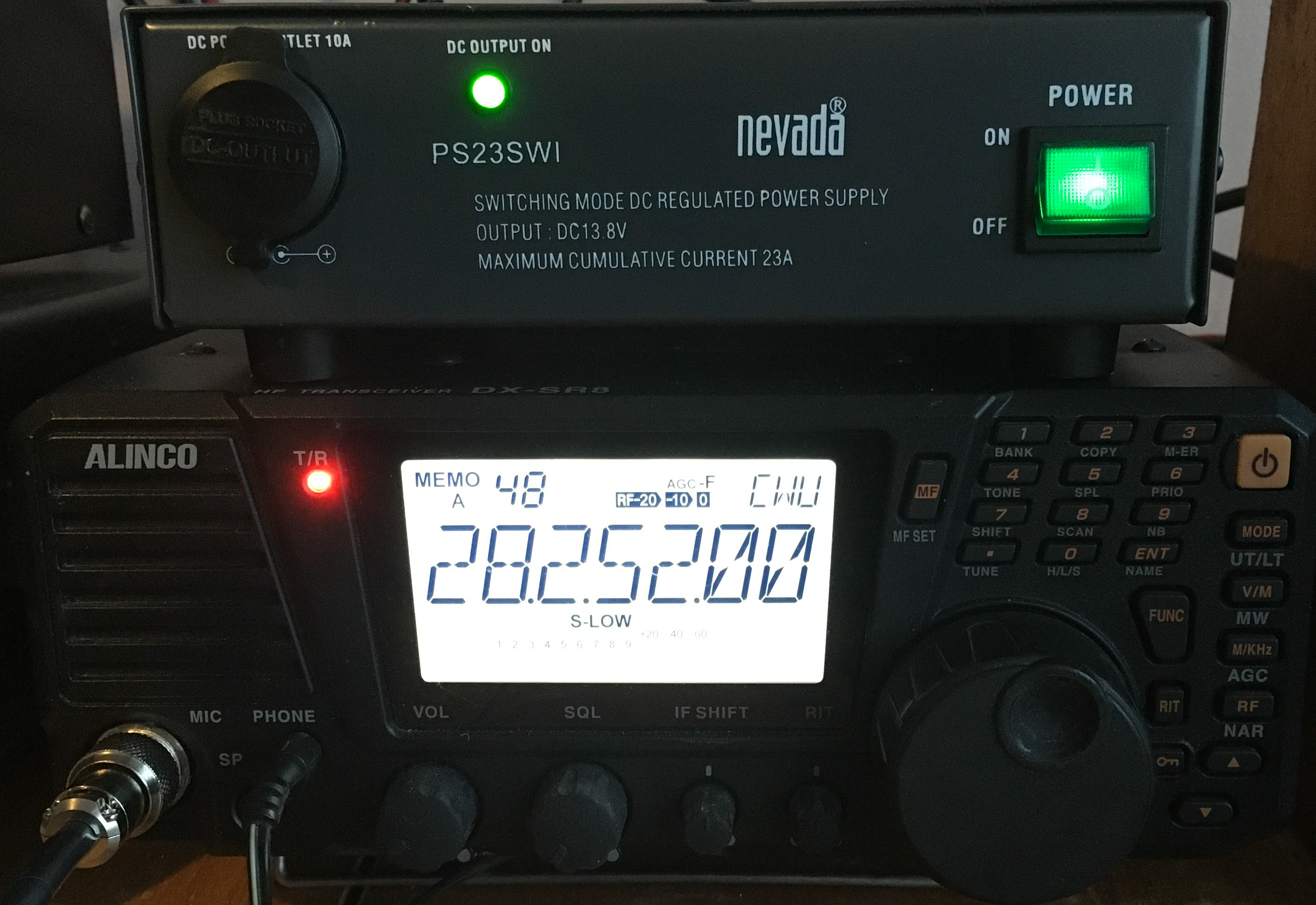 Alinco DX-SR8 transceiver And dedicated power supply